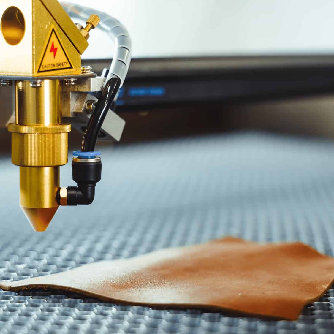 Taglio laser CO2 su cuoio e pelle